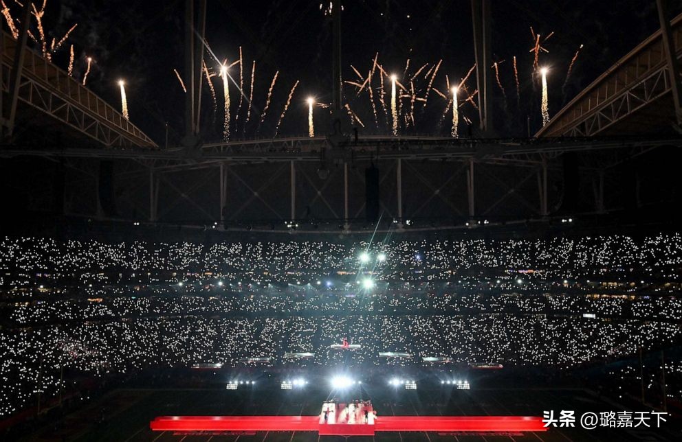 蕾哈娜挺着肚子参加超级碗,蕾哈娜超级碗怀孕