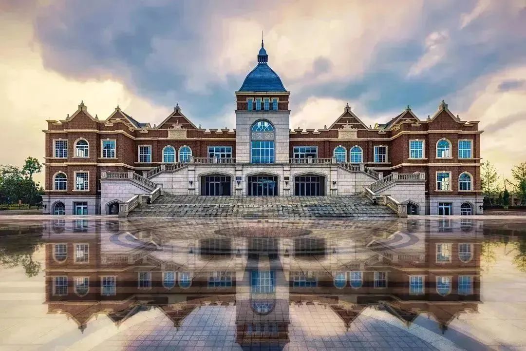 美翻了，四川高职院校风景如画，在这读书好巴适！