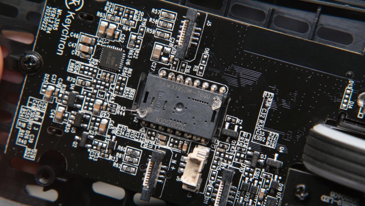 外壳全是洞,卷王价位难得一见的大手洞洞鼠——KeychronM1