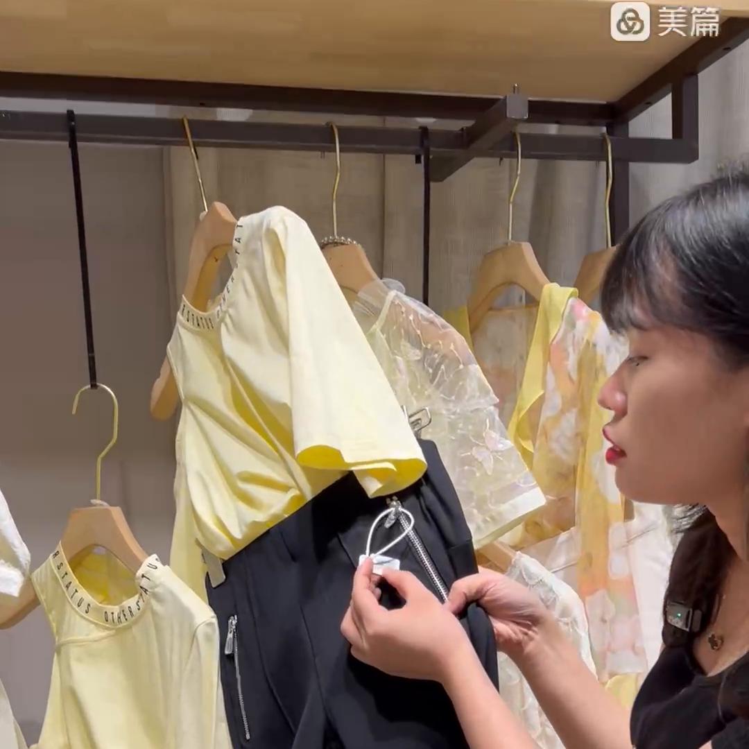 秒杀⚠️⚠️意利大顶流侈奢时装品牌于1978年伦由佐·...