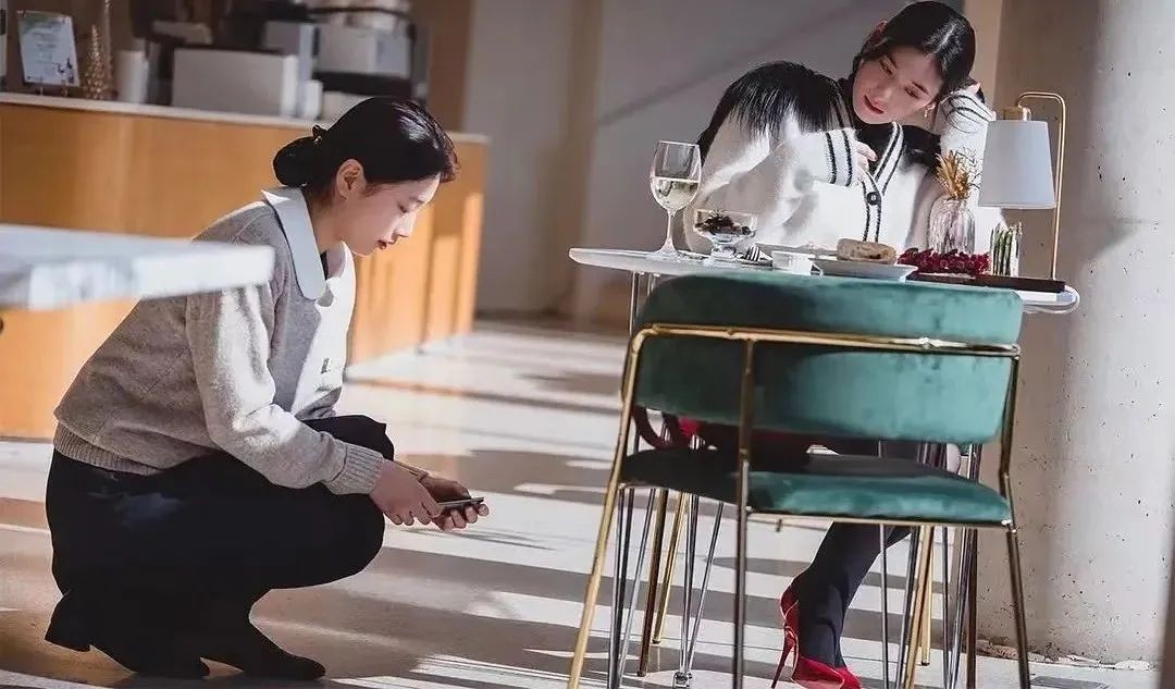 国外小哥假扮富二代混入上流社会,假扮富豪混进上流社会