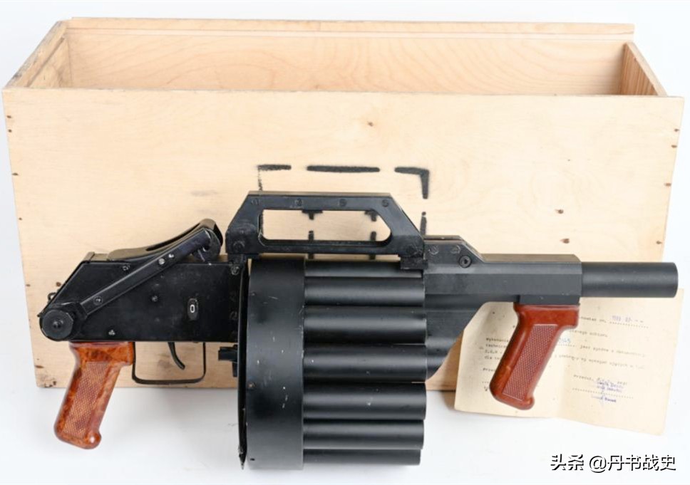 民用版英国韦伯利转轮手枪,6.35转轮手枪