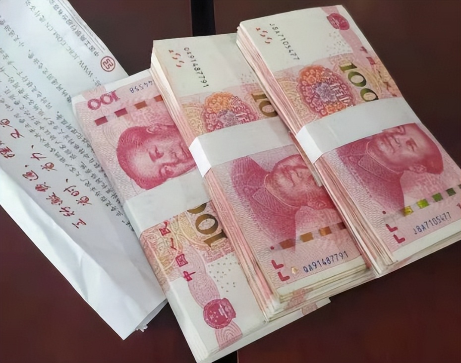 2015年男子打游戏时,腿部出现神秘红点,去医院检查才发现中弹了