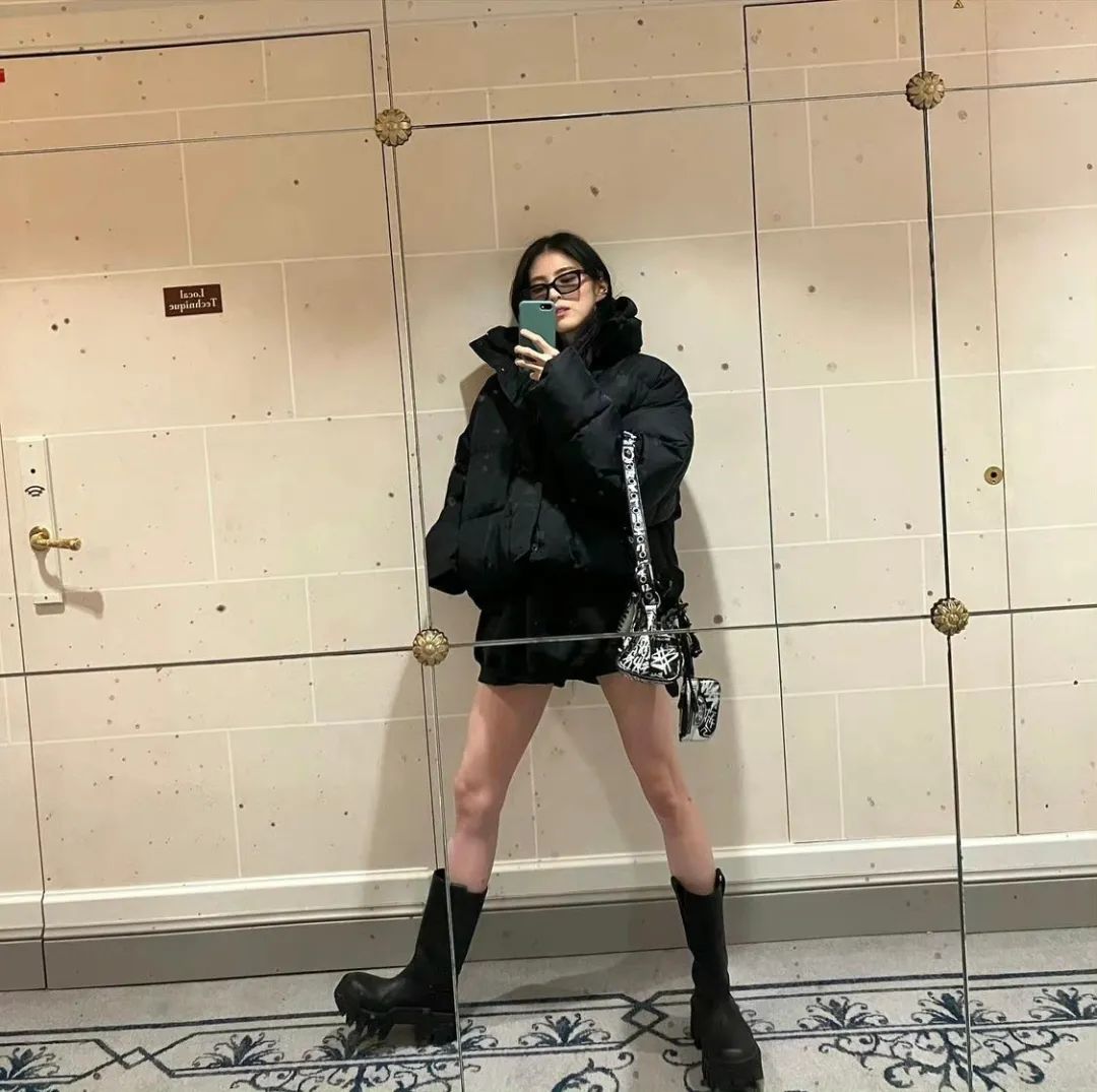 她是挺惨，但也不用这么同情吧？