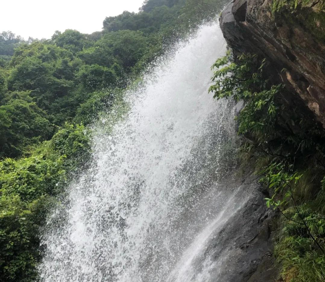 广州白水寨瀑布半人工半自然,广州市白水寨游玩景点