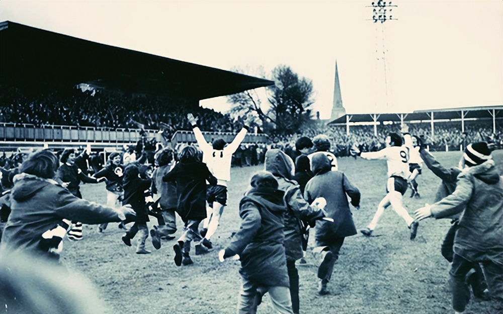 足总杯冠军小奖杯,足总杯奖杯含金量