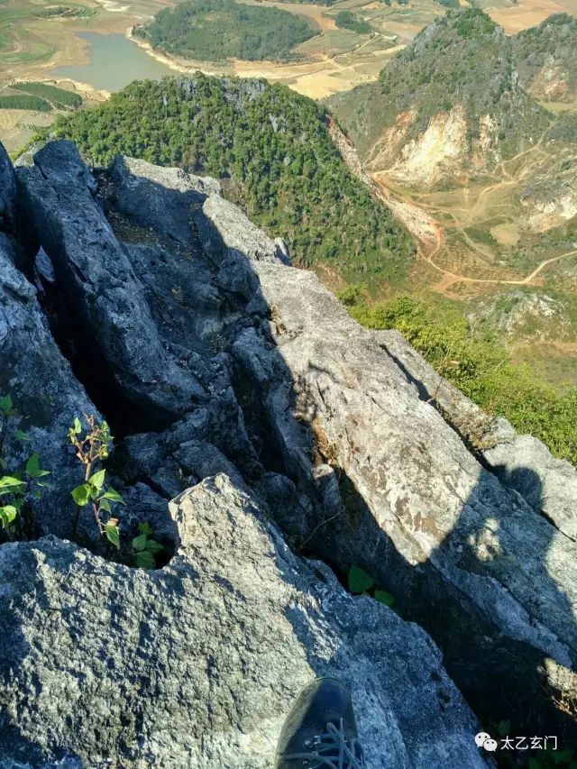 攀普洱天壁山之西门崖子：一日凌云出，群山齐失自高心
