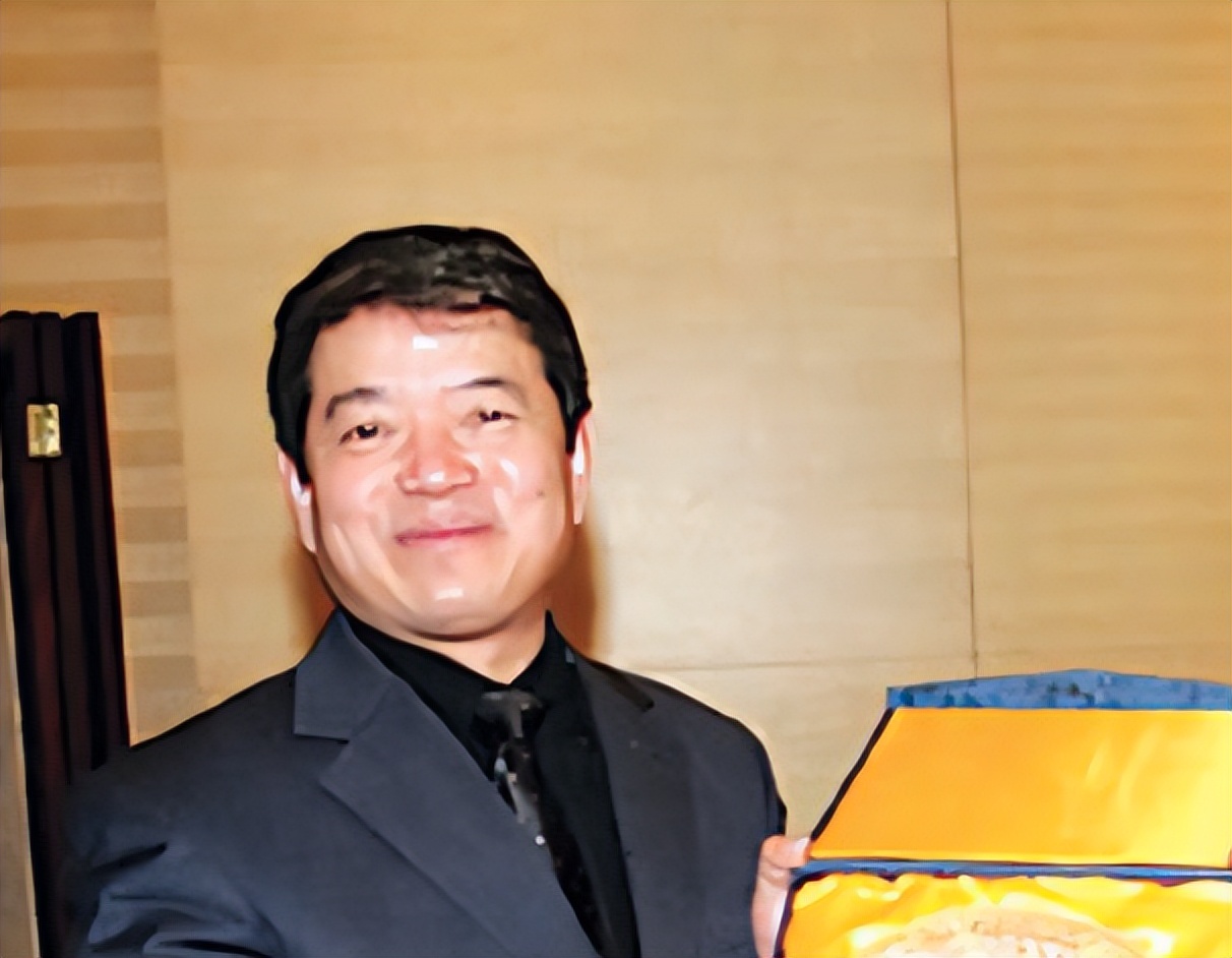 28岁小伙千元起家创业记,白手起家创业成亿万富翁