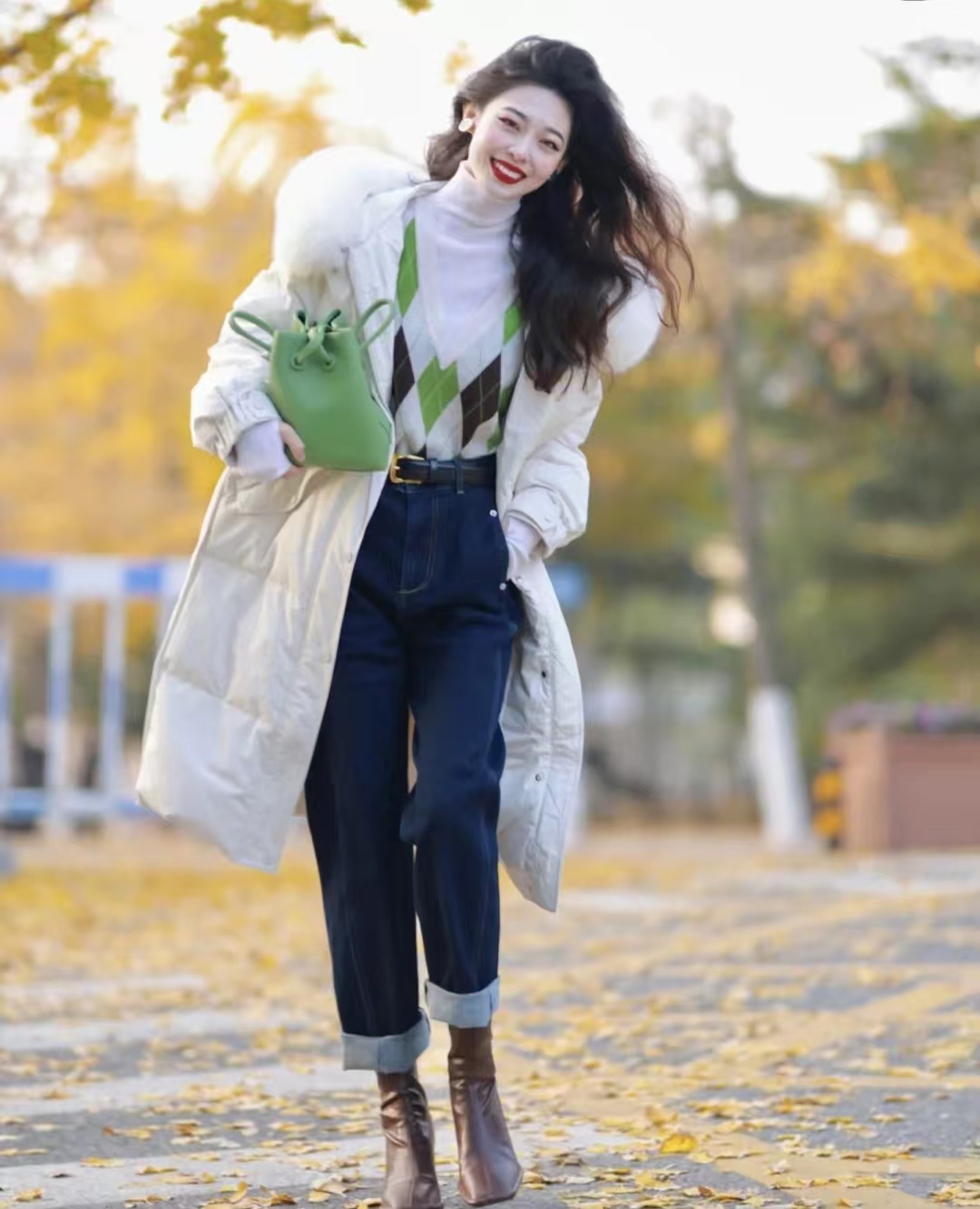 羽绒服搭配什么衣服保暖又好看,羽绒服的穿搭秘籍有哪些