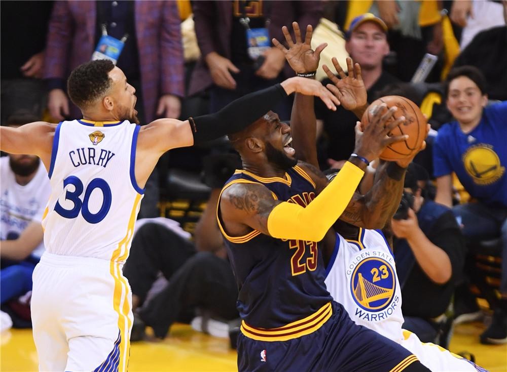 詹姆斯10进总决赛比分,18-19赛季詹姆斯打了几场赢了几场