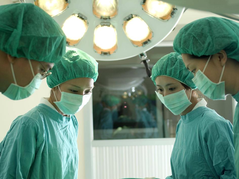 来尿就尿裤子老年人尿频怎么治疗,老年人尿频尿裤子需要做哪些检查