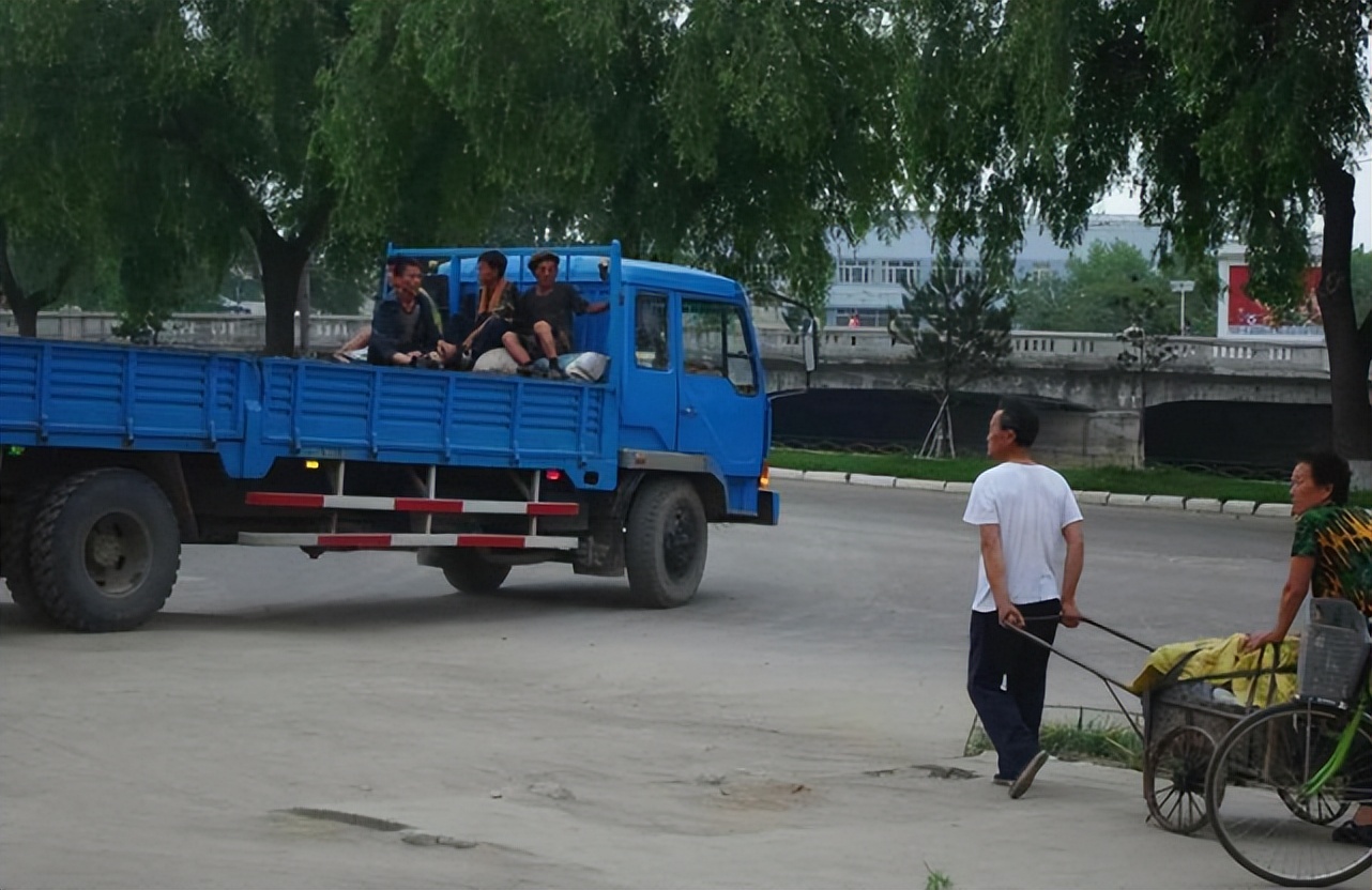 探秘朝鲜经济特区，电瓶车很流行，很多人自己开店