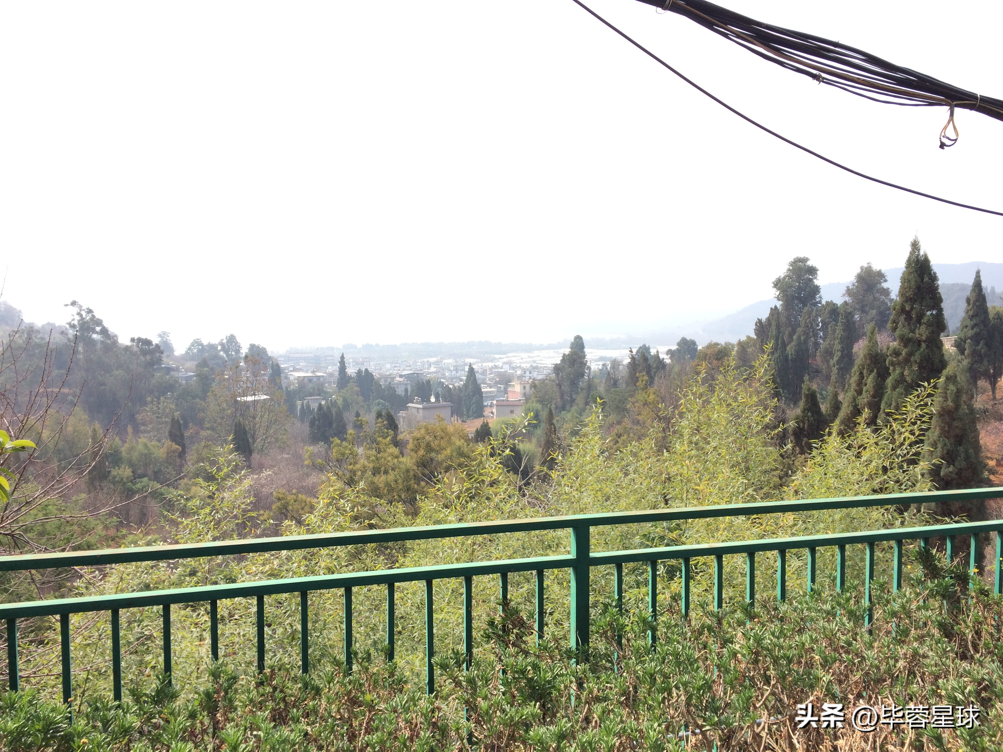 观音山公墓，为外婆下葬的一天，是提醒，是童年青春时代的告别