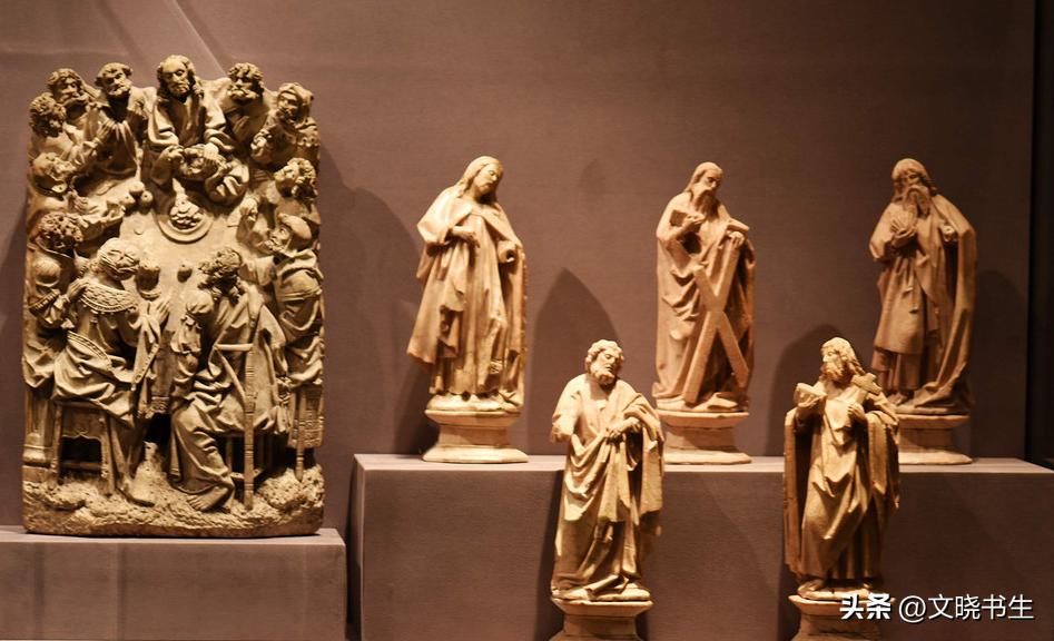 哥达王朝时期的宫廷艺术中，何种艺术形式受到最多的宠爱和赞赏