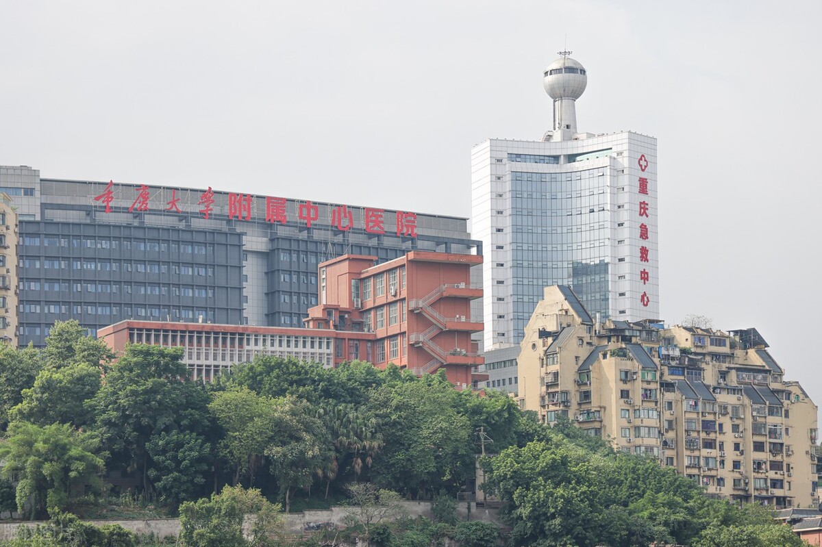 重庆医疗三分格局初现？重庆大学3年直属5所医院，5年获批博士点