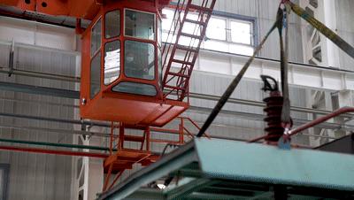 开吊车的女司机很漂亮,开天车女司机