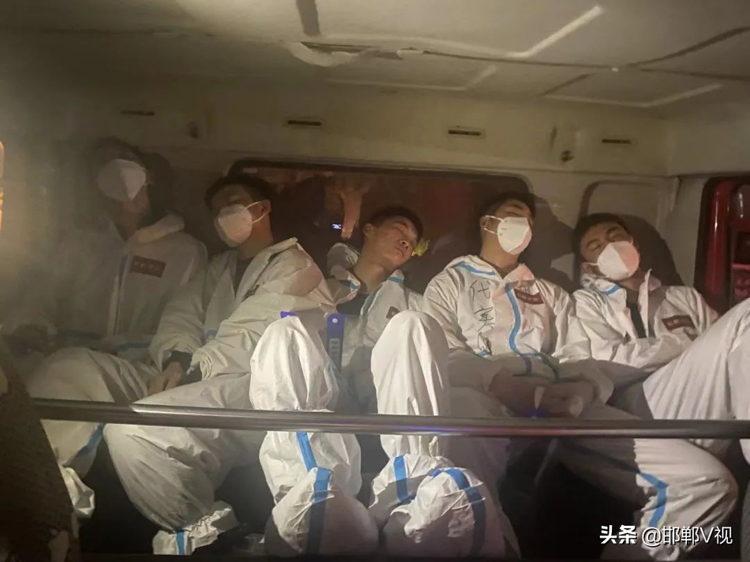 閭兏鎶楃柅鑻遍泟鐓х墖,閭兏鐤儏娴锋姤