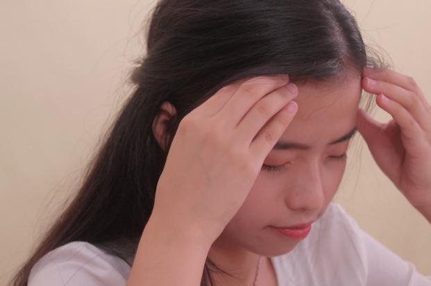 头皮上反复起脓包是怎么回事,头皮上长红疙瘩脓包头皮屑特别多