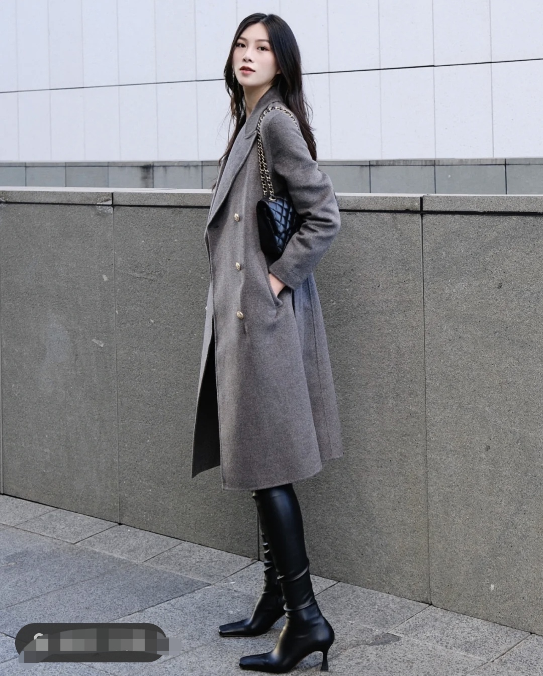 流行的靴子搭配什么衣服图片,中长靴子穿衣搭配图片2020秋冬