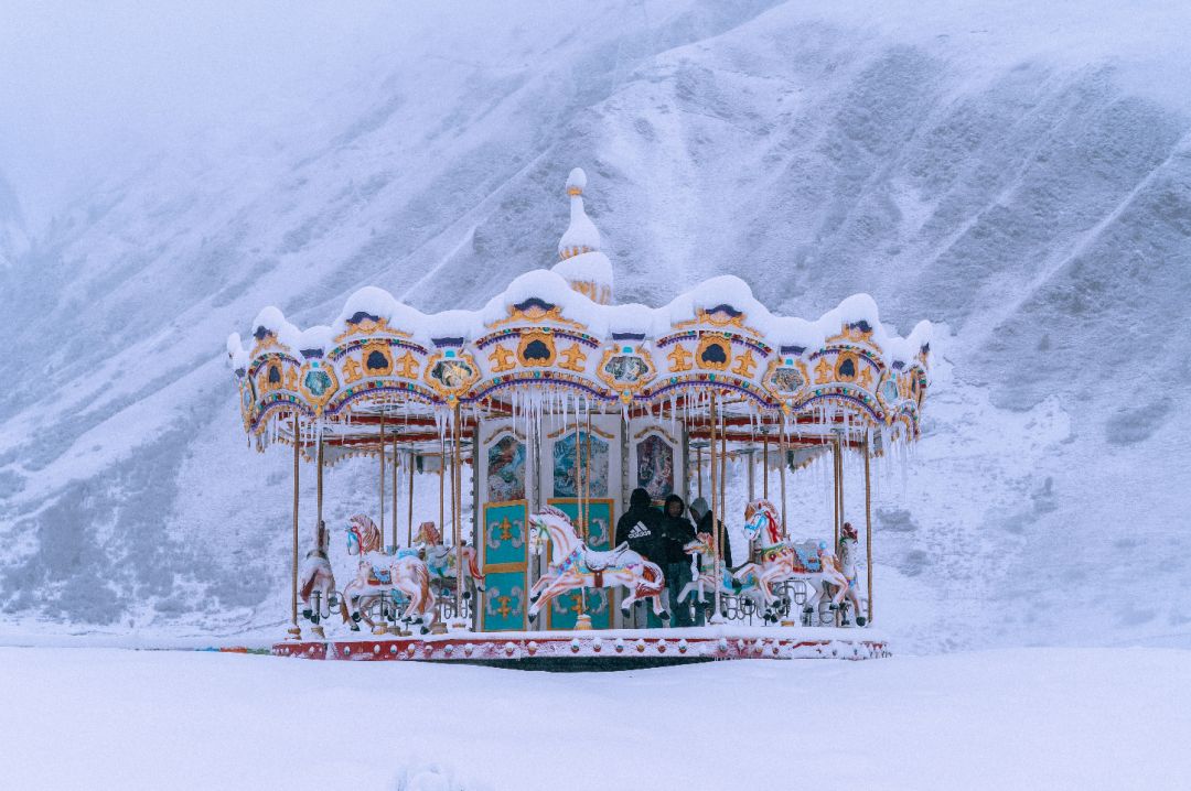 宸濊タ娴极鐨勫ぉ鑺辨澘,鏃嬭浆鏈ㄩ┈宸濊タ缇庢櫙