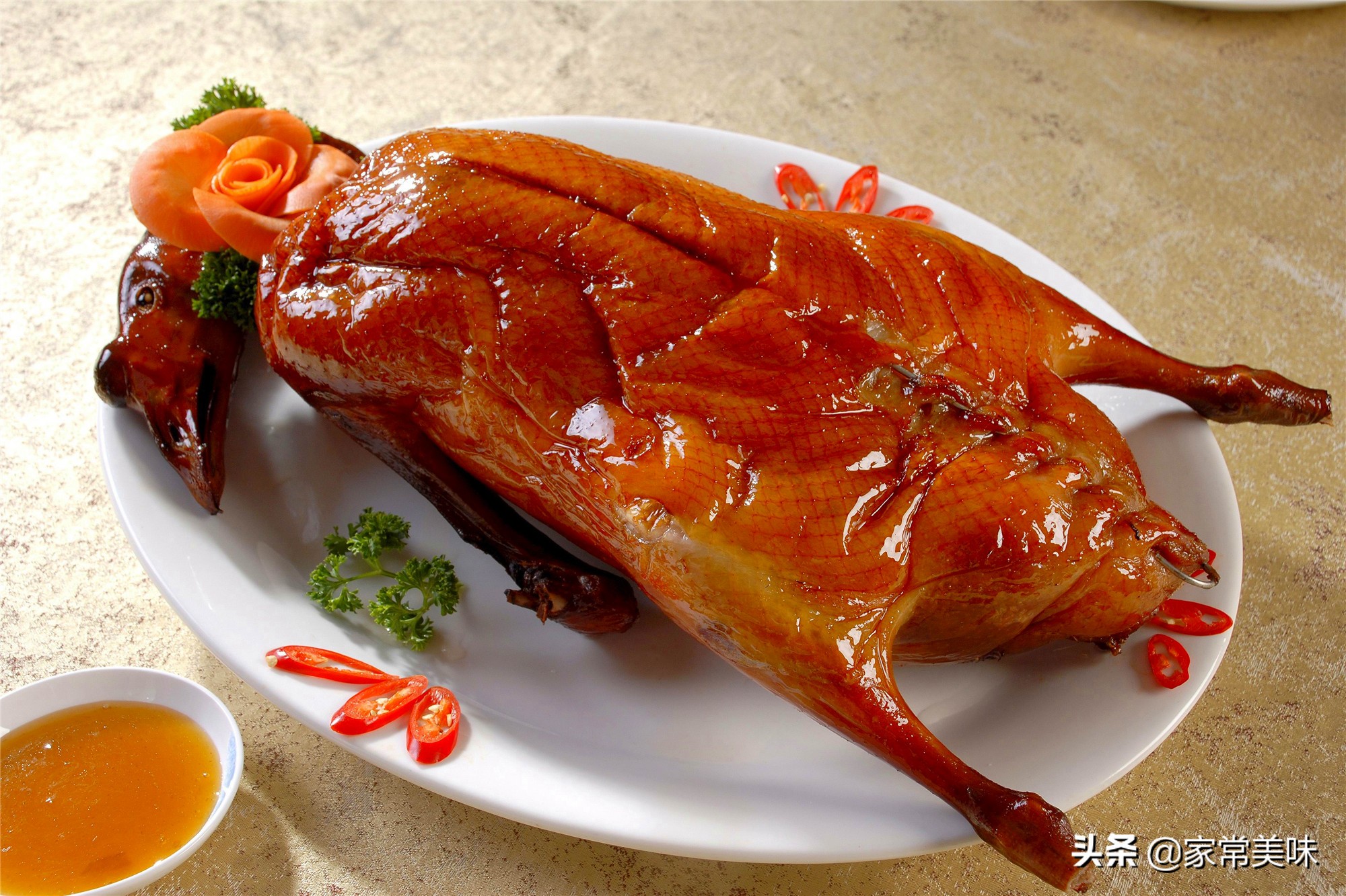 广东人年夜饭爱吃什么菜?这8道硬菜,有荤有素,道道粤菜经典