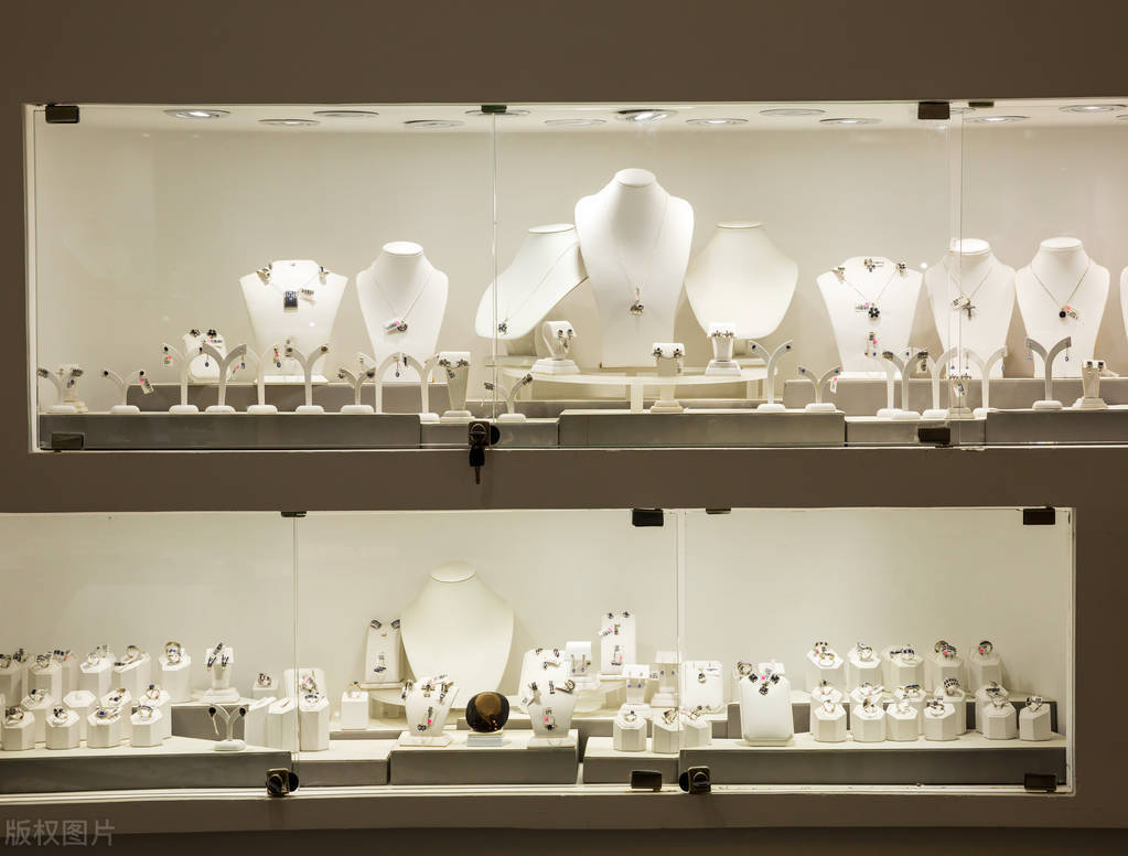 外行转行卖珠宝，2折盘下店铺里所有的货，是赚了还是亏了？