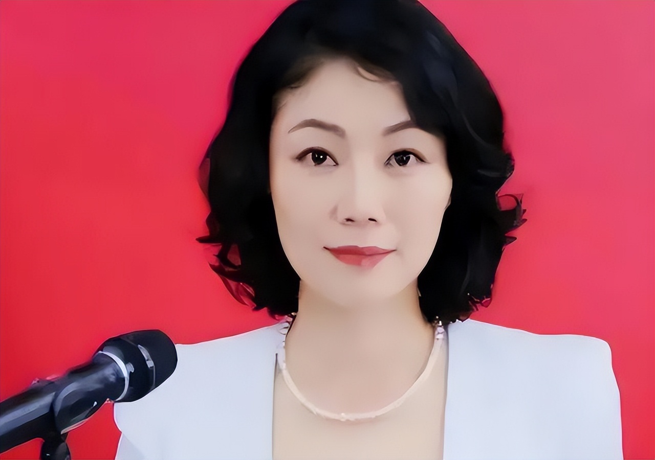 中国最赚钱女秘书朱旭：年薪849万，年终奖1000万，48岁至今未婚