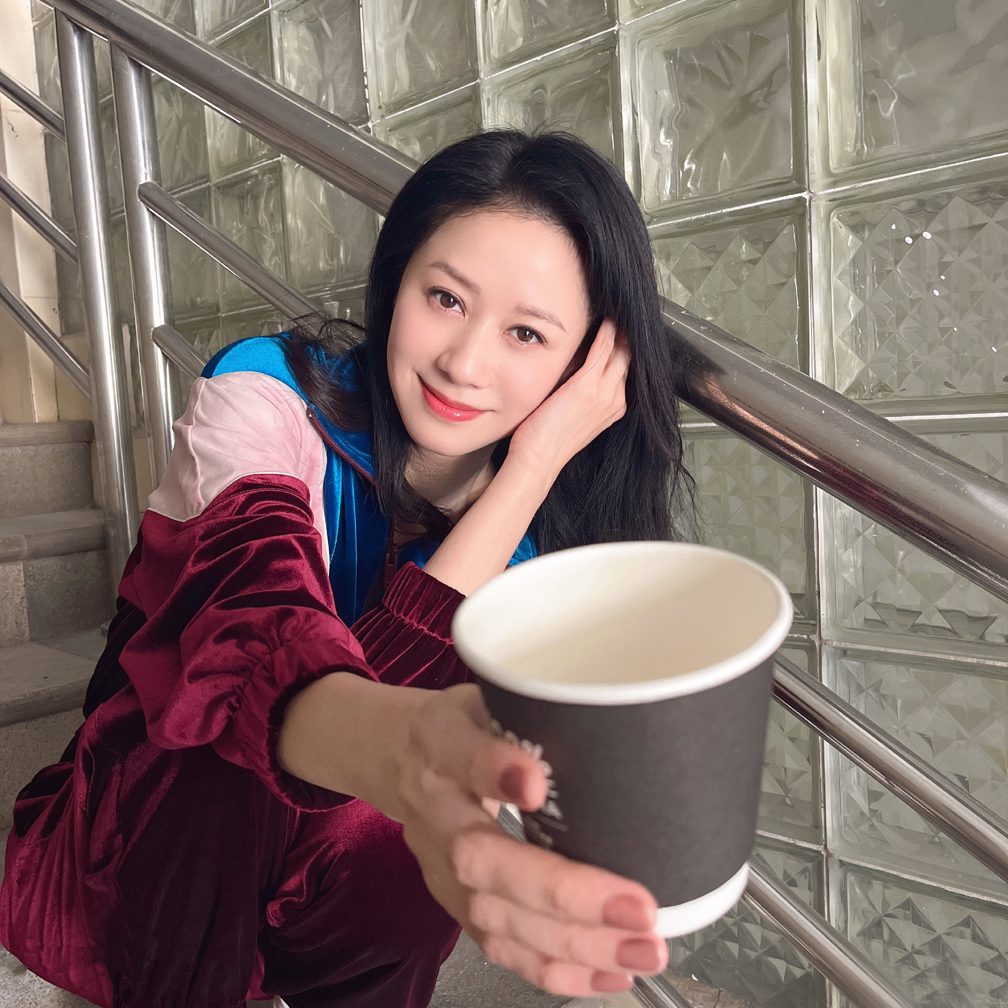 42岁倪虹洁近照曝光,43岁倪虹洁回老家陪父母