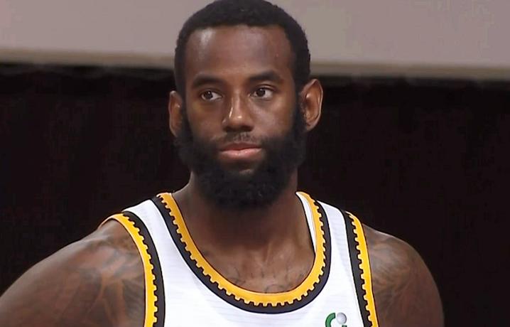 辽宁新外援桑普森集锦,桑普森辽宁暴扣任骏飞