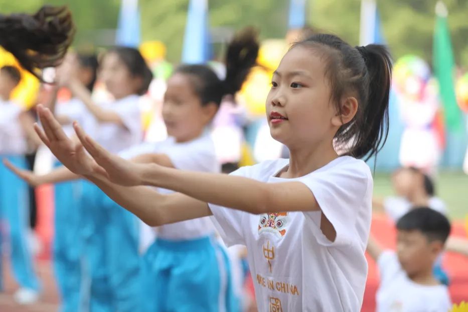 西安浐灞阳光海澜小学田径运动会,西安御锦城小学春季运动会直播