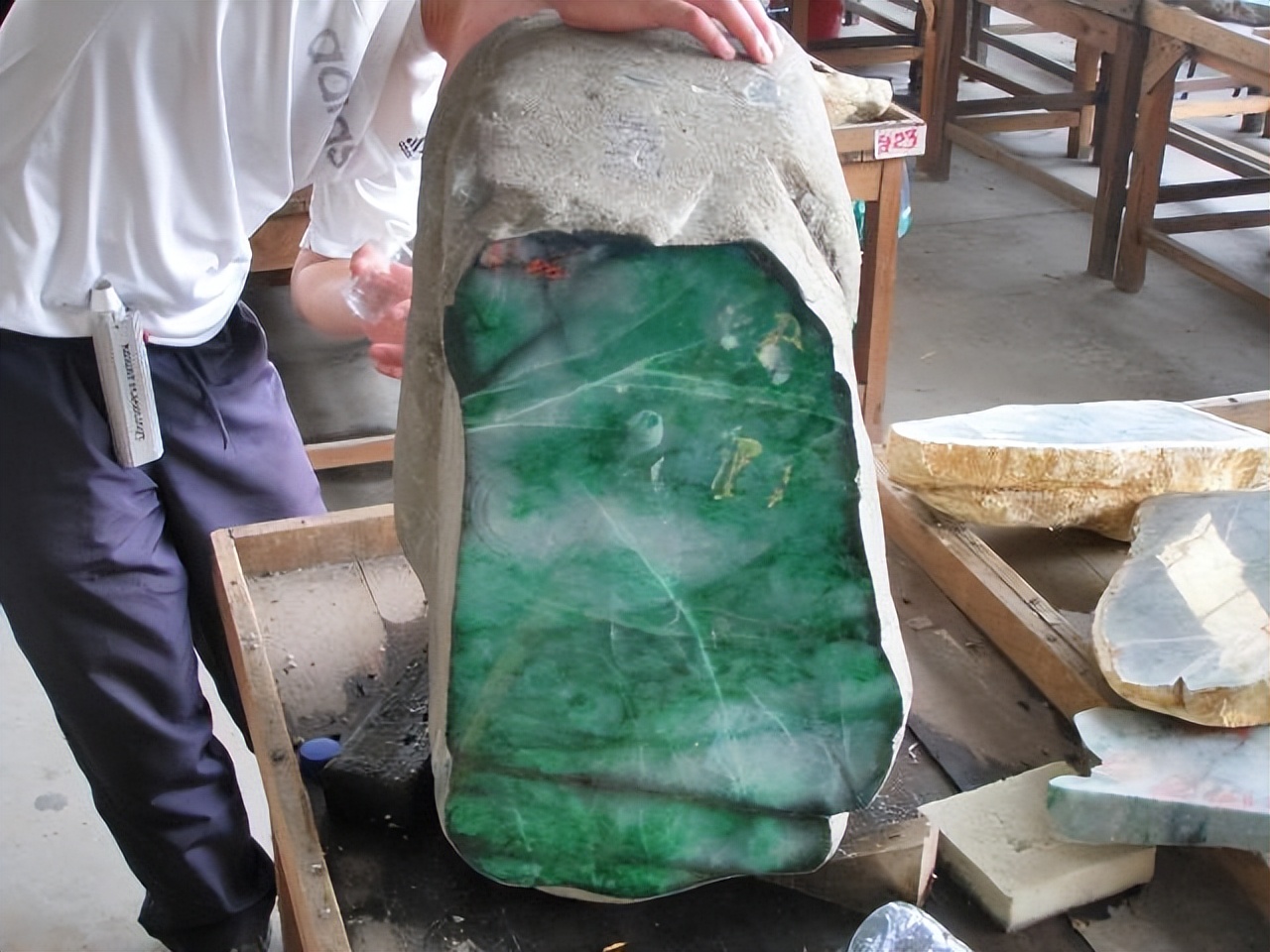 1997年小伙花150元买块石头，4年后竟暴涨64万倍，价值9600万