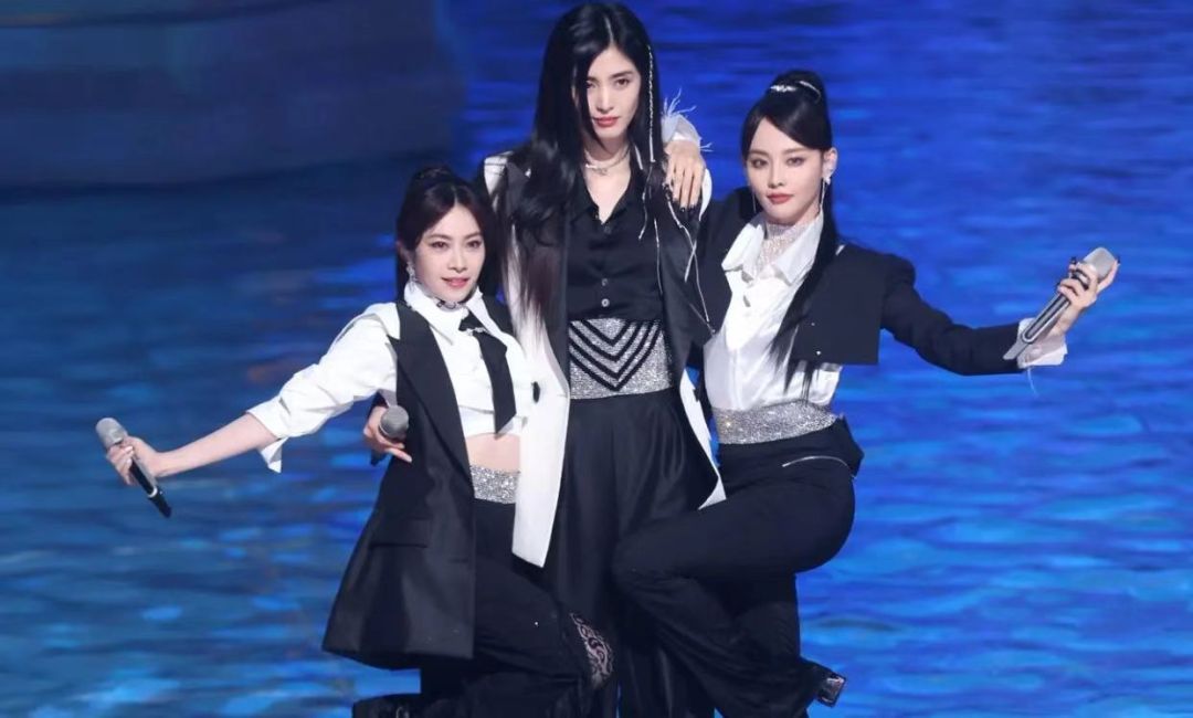 周星驰筹备《少林女足》开拍,周星驰新片少林女足跳舞