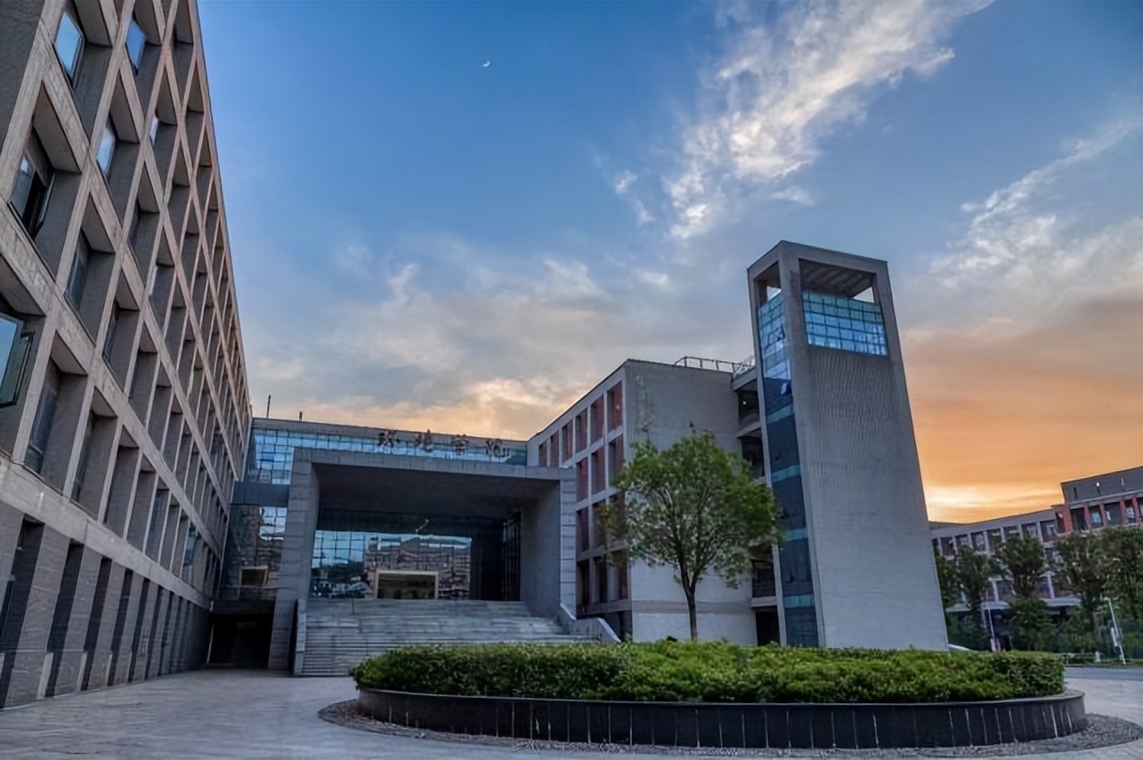 2022年江苏现代顶尖科学院士,3位院士的大学