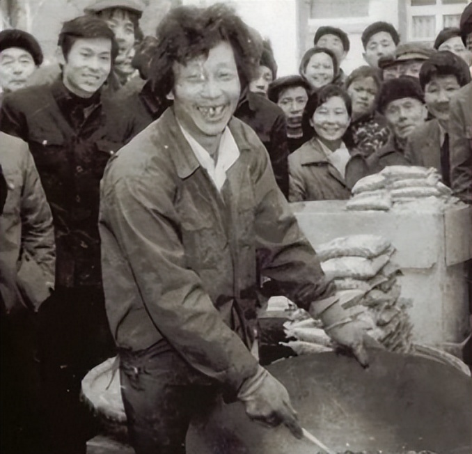 1976年男子靠卖瓜子成为百万富翁惹争议，*小平邓**得知后：先放一放