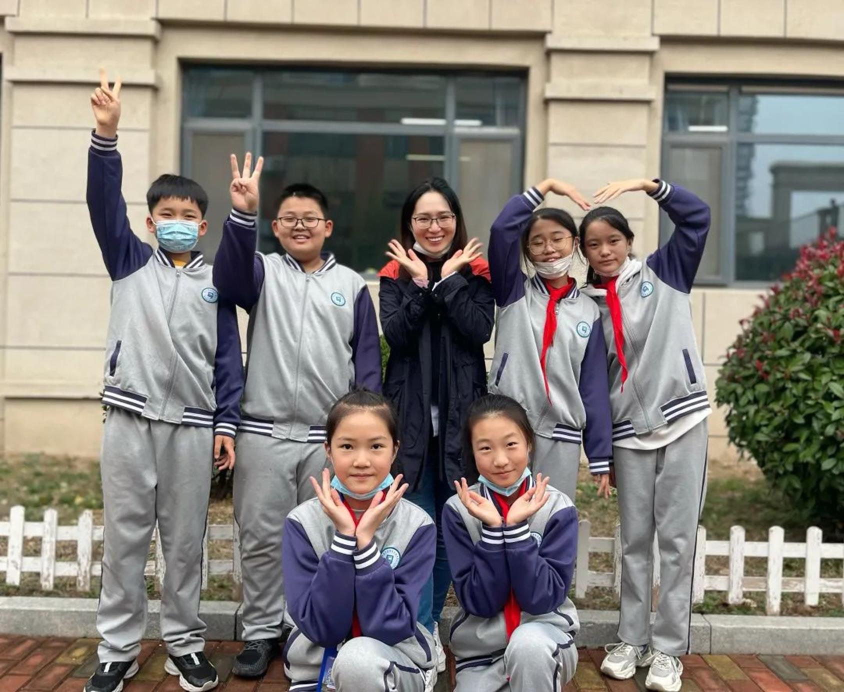 李沧实小教育集团文正校区：六位教师获殊誉