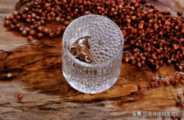 粮食酿酒多少斤出一斤白酒,酿制一斤白酒究竟需要多少粮食