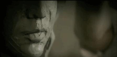 面纱掩盖着的是一个少女的贞洁，也是整个帝国的命运