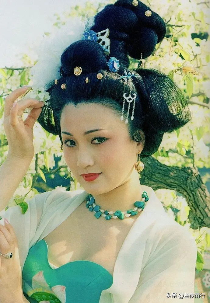 回眸一笑百媚生林芳兵杨贵妃,回眸一笑百媚生林芳兵版本杨贵妃