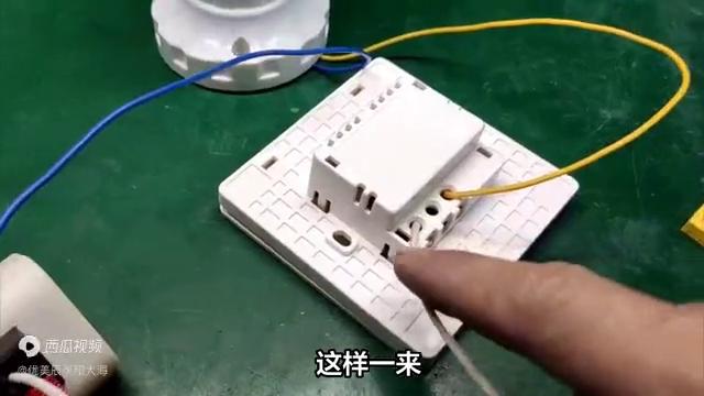 一个单开双控开关怎么接一个灯,单开双控开关接了只有一边能开