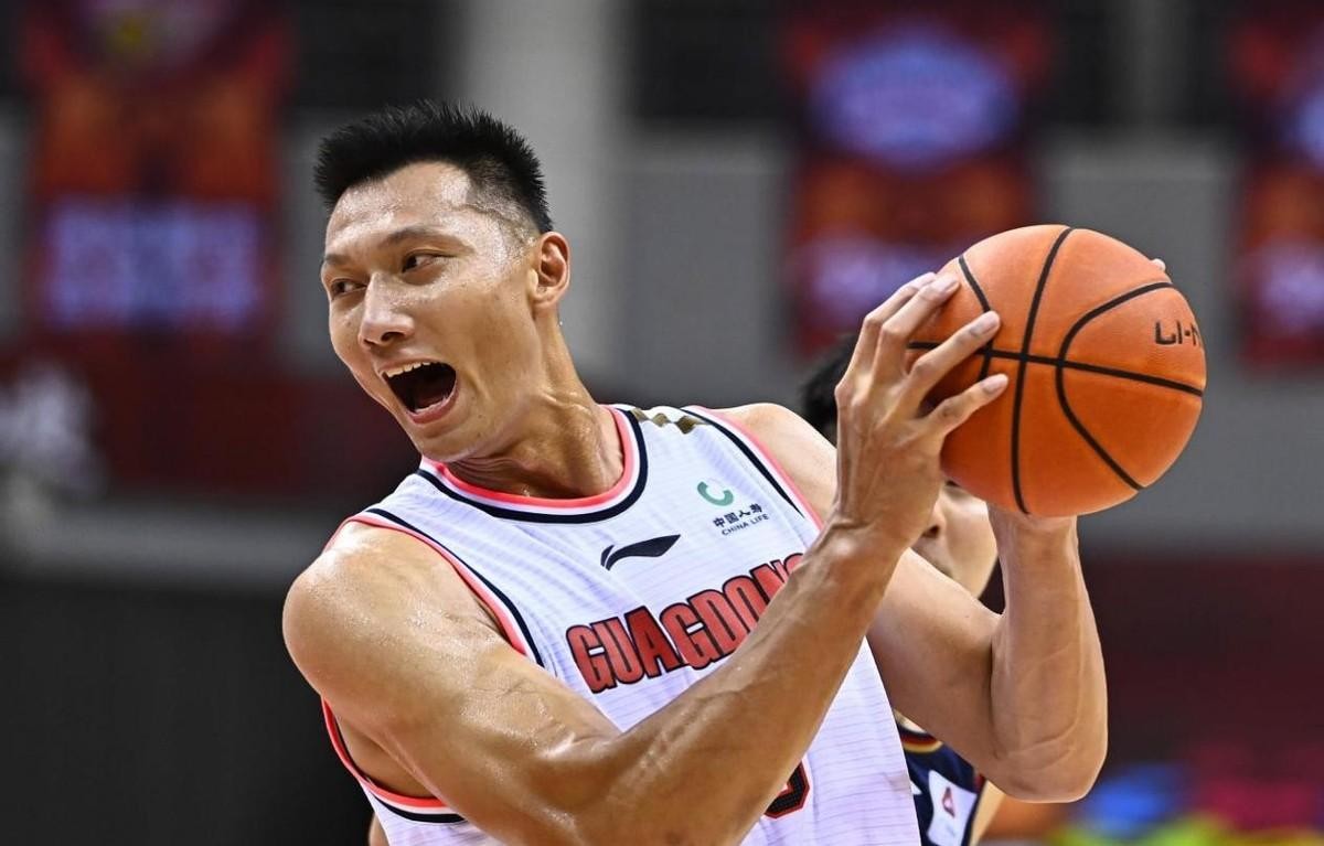 篮球运动员易建联多大岁数了,易建联的成功离不开父亲