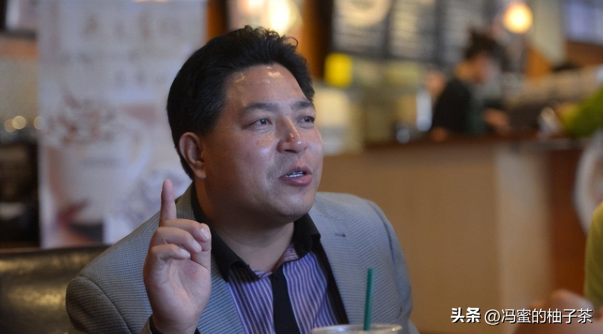 大姐火车站收留小伙20年后报恩,大姐当年收留落难小伙20年后报恩