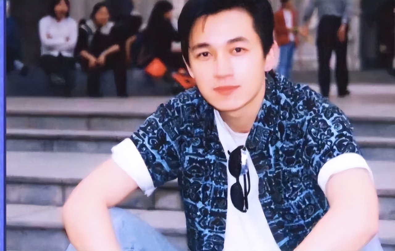 董洁晒儿子参加戏剧演出,董洁和儿子顶顶现身机场