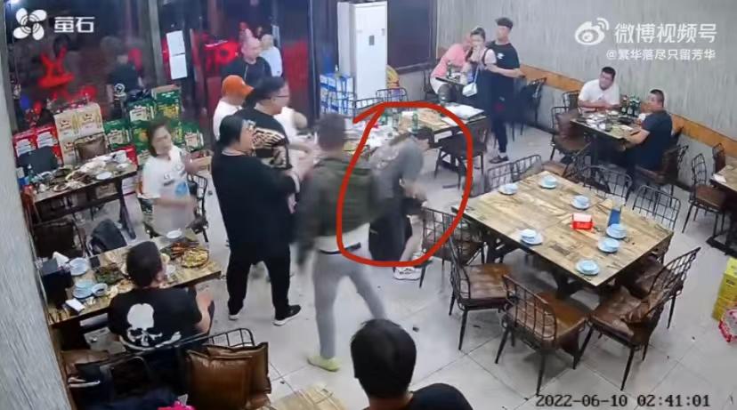 对唐山打人事件经过结果看法,为什么唐山打人事件这么受关注