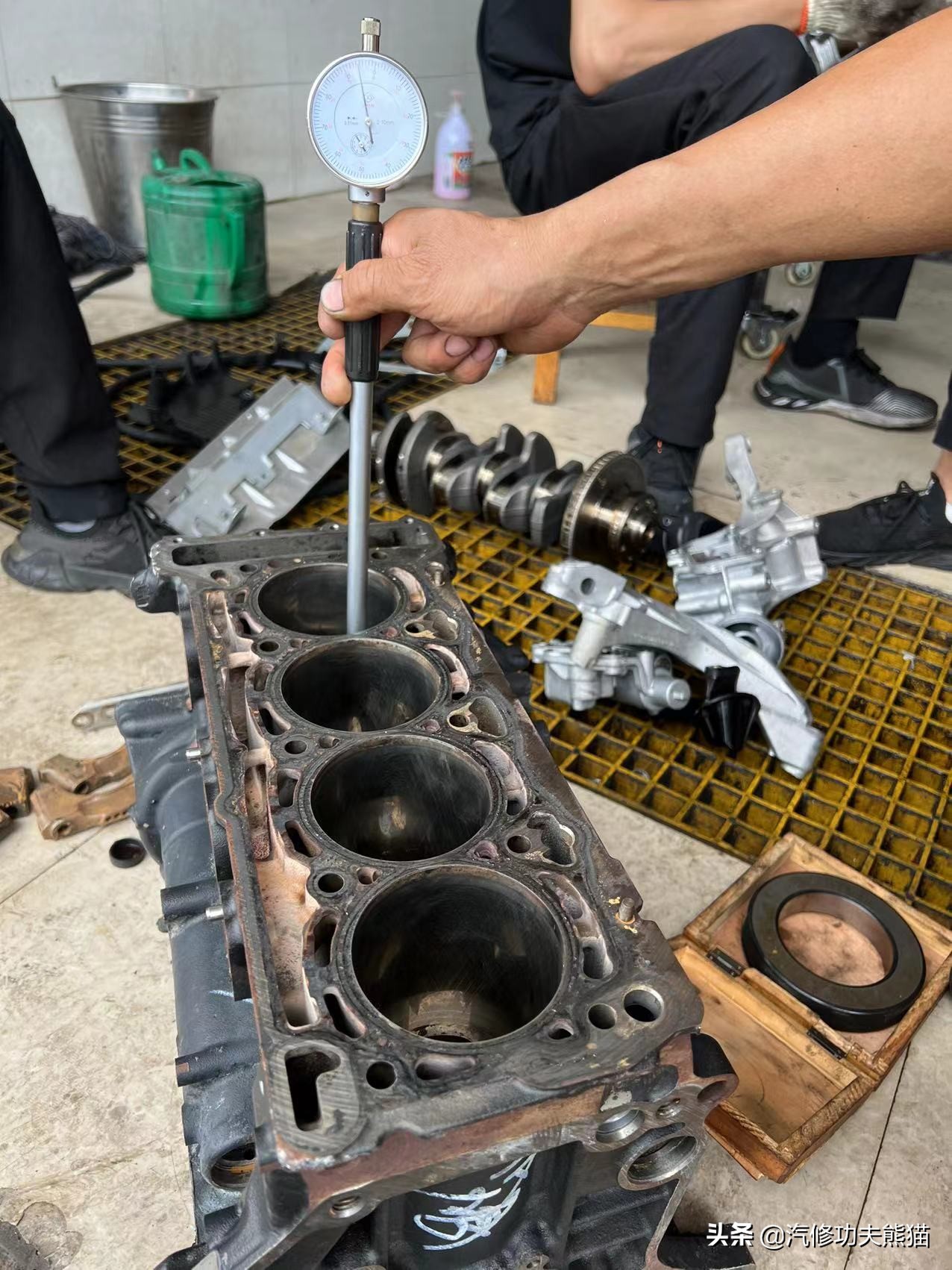 严谨的德国工人钣金修复,严谨的德国师傅修复事故车