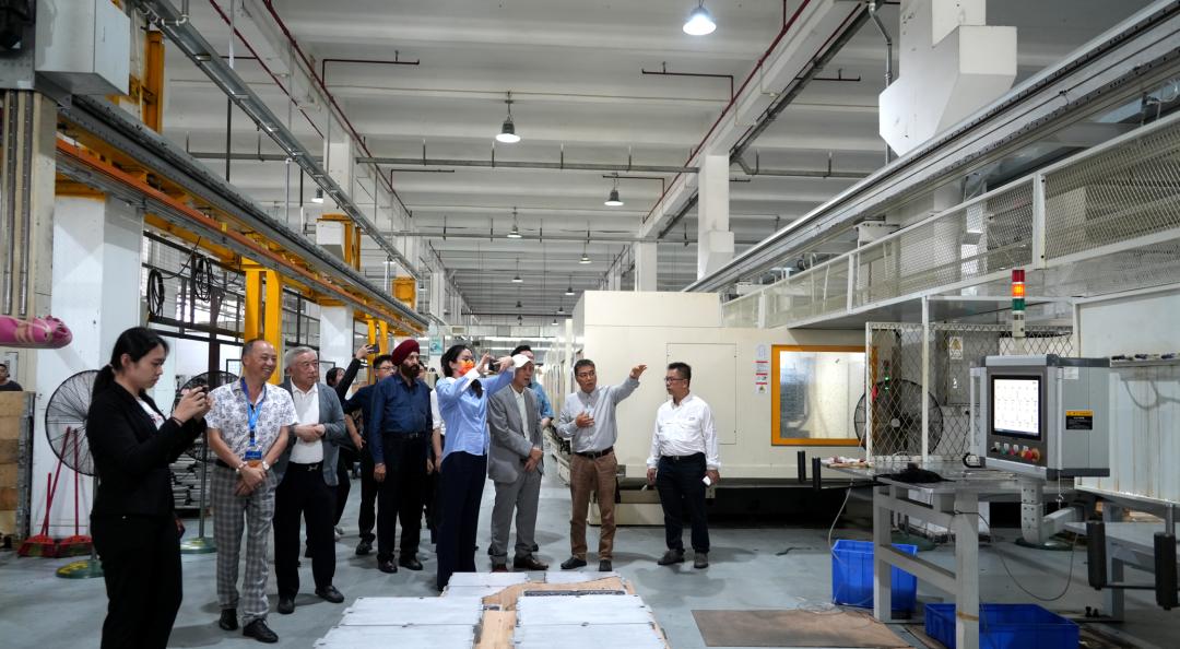 马来西亚前总理一行到大富科技调研考察