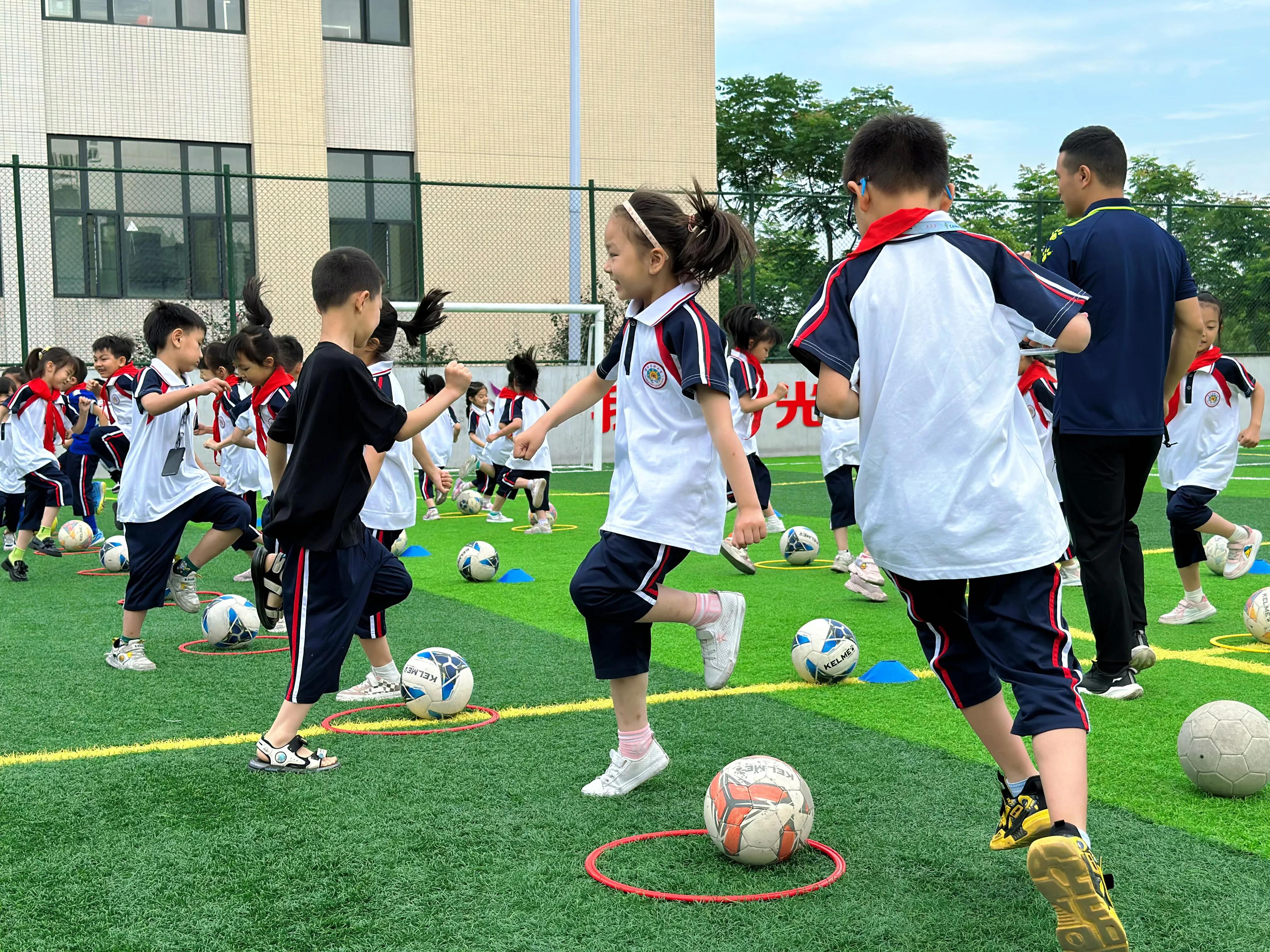 学校足球特色活动简报,澧州实验小学足球特色
