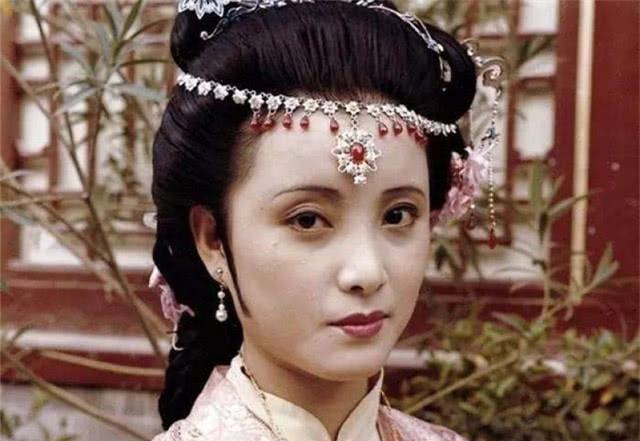 秦可卿10大谜案,红楼梦人物分析秦可卿之死