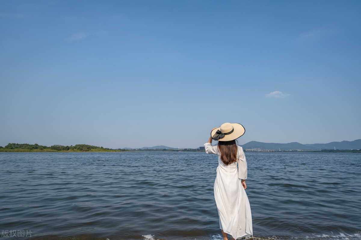 35岁富婆自述：孩子出生9天丈夫入狱，以死相逼求我养前任和孩子