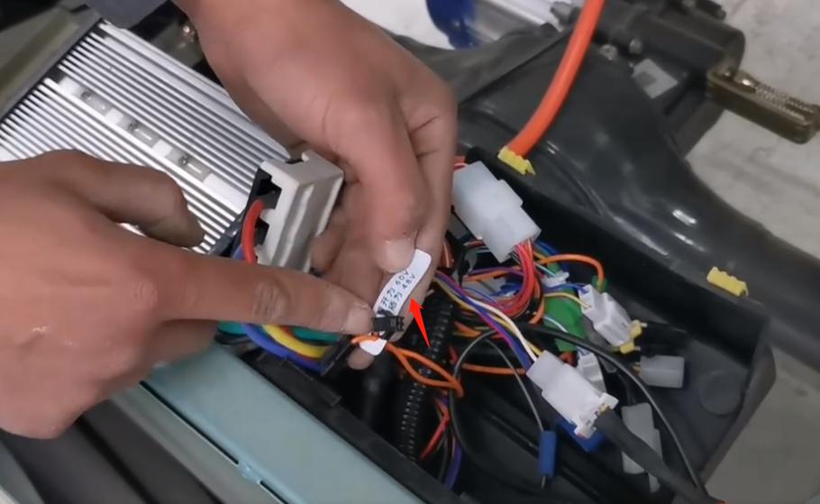 三轮车放到半路没电了,电动三轮车路上没电了怎么办