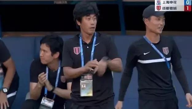 国足必须打好翻身仗，主教练在哪里，咱得好好白话白话